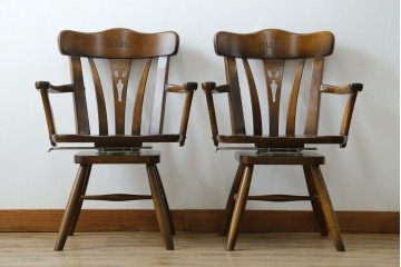 中古　美品　カリモク家具(karimoku)　コロニアルシリーズ　CC1834NK　回転式アームチェア2脚セット　定価(2脚合計)約13万円　(R-087186)