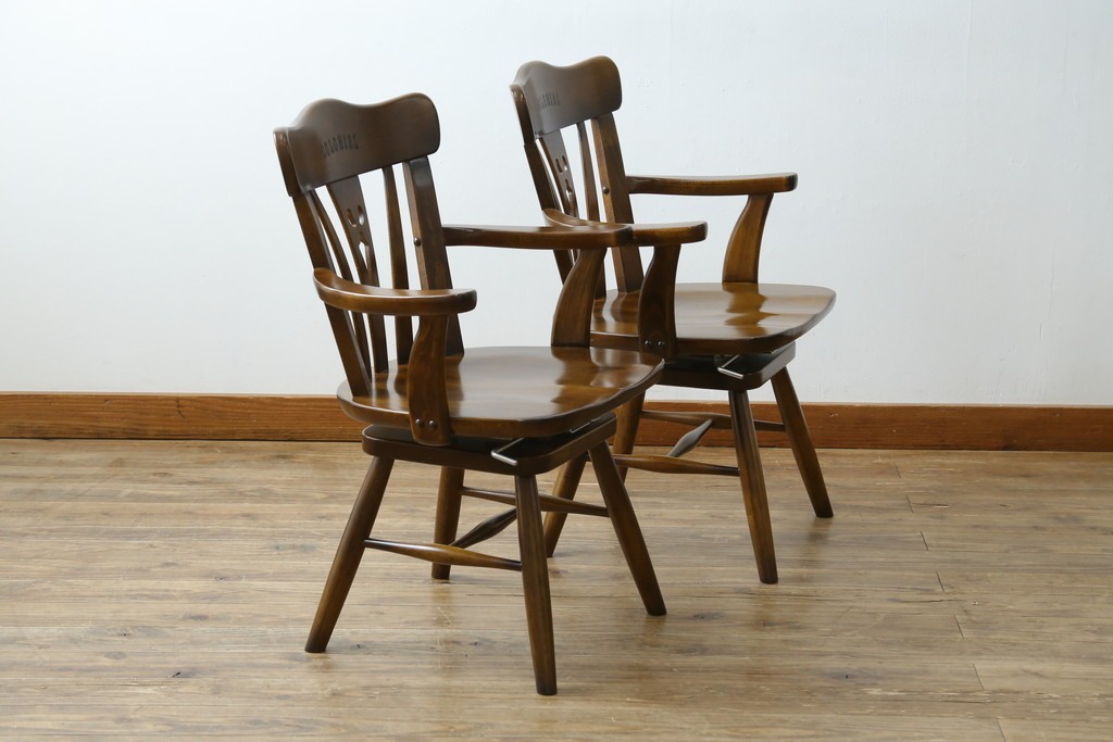 中古　美品　カリモク家具(karimoku)　コロニアルシリーズ　CC1834NK　回転式アームチェア2脚セット　定価(2脚合計)約13万円　(R-087186)