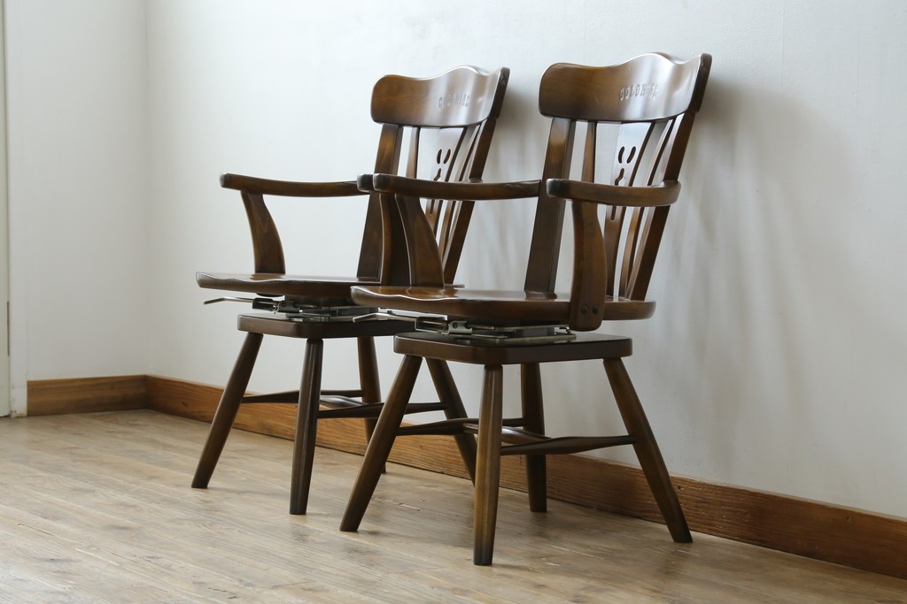 中古　美品　カリモク家具(karimoku)　コロニアルシリーズ　CC1834NK　回転式アームチェア2脚セット　定価(2脚合計)約13万円　(R-087186)