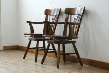 中古　美品　カリモク家具(karimoku)　コロニアルシリーズ　CC1834NK　回転式アームチェア2脚セット　定価(2脚合計)約13万円　(R-087186)