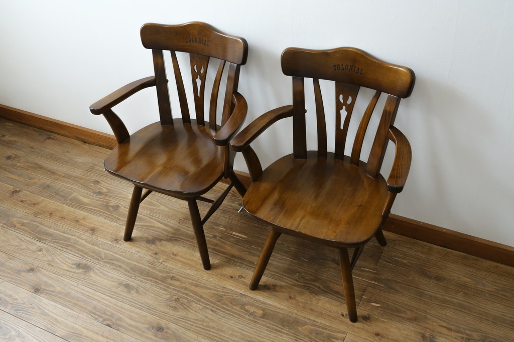 中古　美品　カリモク家具(karimoku)　コロニアルシリーズ　CC1834NK　回転式アームチェア2脚セット　定価(2脚合計)約13万円　(R-087186)