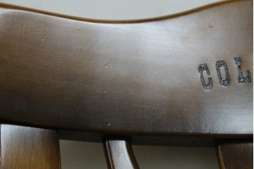 中古　美品　カリモク家具(karimoku)　コロニアルシリーズ　CC1834NK　回転式アームチェア2脚セット　定価(2脚合計)約13万円　(R-087186)