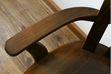 中古　美品　カリモク家具(karimoku)　コロニアルシリーズ　CC1834NK　回転式アームチェア2脚セット　定価(2脚合計)約13万円　(R-087186)