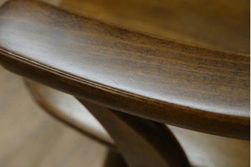 中古　美品　カリモク家具(karimoku)　コロニアルシリーズ　CC1834NK　回転式アームチェア2脚セット　定価(2脚合計)約13万円　(R-087186)