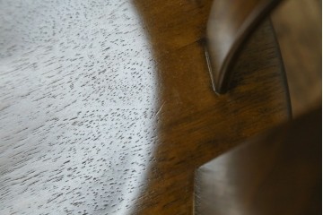 中古　美品　カリモク家具(karimoku)　コロニアルシリーズ　CC1834NK　回転式アームチェア2脚セット　定価(2脚合計)約13万円　(R-087186)