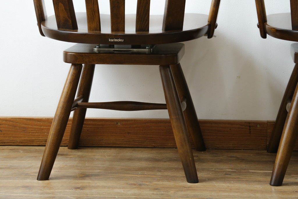 中古　美品　カリモク家具(karimoku)　コロニアルシリーズ　CC1834NK　回転式アームチェア2脚セット　定価(2脚合計)約13万円　(R-087186)