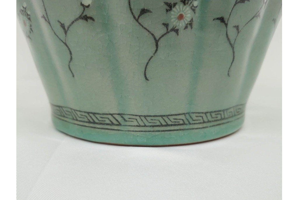 韓国人間文化財(人間国宝)　柳海剛(柳根瀅)作　高麗青磁　高さ約48cm　象嵌草花文が上品な梅瓶　(R-087188)
