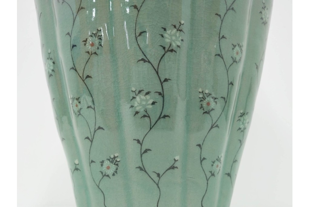 韓国人間文化財(人間国宝)　柳海剛(柳根瀅)作　高麗青磁　高さ約48cm　象嵌草花文が上品な梅瓶　(R-087188)