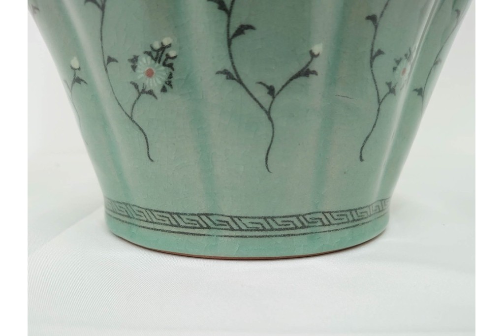 韓国人間文化財(人間国宝)　柳海剛(柳根瀅)作　高麗青磁　高さ約48cm　象嵌草花文が上品な梅瓶　(R-087188)