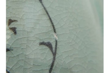 韓国人間文化財(人間国宝)　柳海剛(柳根瀅)作　高麗青磁　高さ約48cm　象嵌草花文が上品な梅瓶　(R-087188)