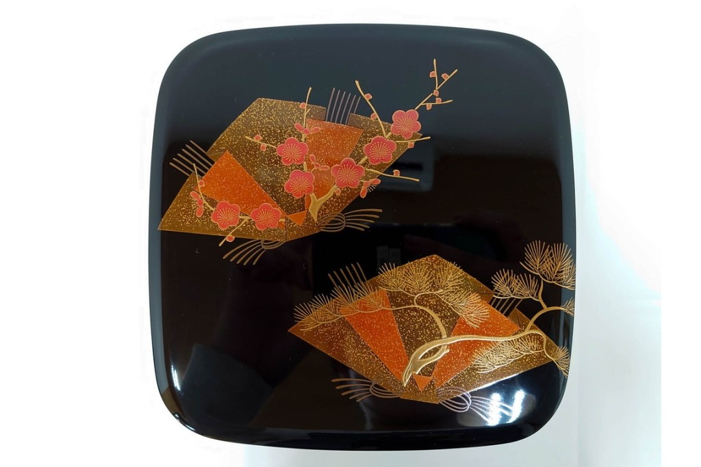 輪島塗　慶塚作　蒔絵　折鶴松竹梅文が上品な屠蘇器七ツ揃　共箱付き　(R-087193)