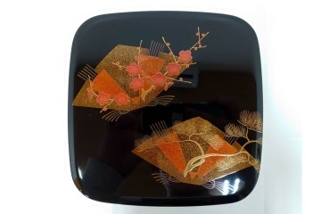 輪島塗　慶塚作　蒔絵　折鶴松竹梅文が上品な屠蘇器七ツ揃　共箱付き　(R-087193)