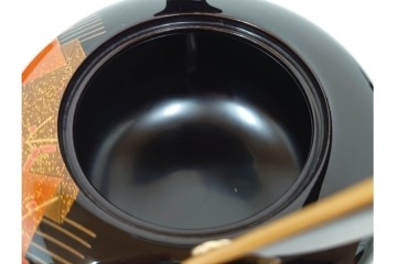 輪島塗　慶塚作　蒔絵　折鶴松竹梅文が上品な屠蘇器七ツ揃　共箱付き　(R-087193)