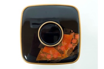 輪島塗　慶塚作　蒔絵　折鶴松竹梅文が上品な屠蘇器七ツ揃　共箱付き　(R-087193)