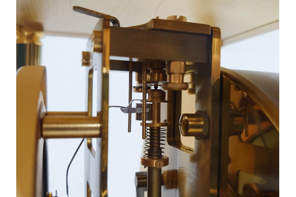 スイス　JAEGER-LECOULTRE(ジャガー・ルクルト)　ATMOS(アトモス)　格調高い佇まいの置時計　(R-087197)