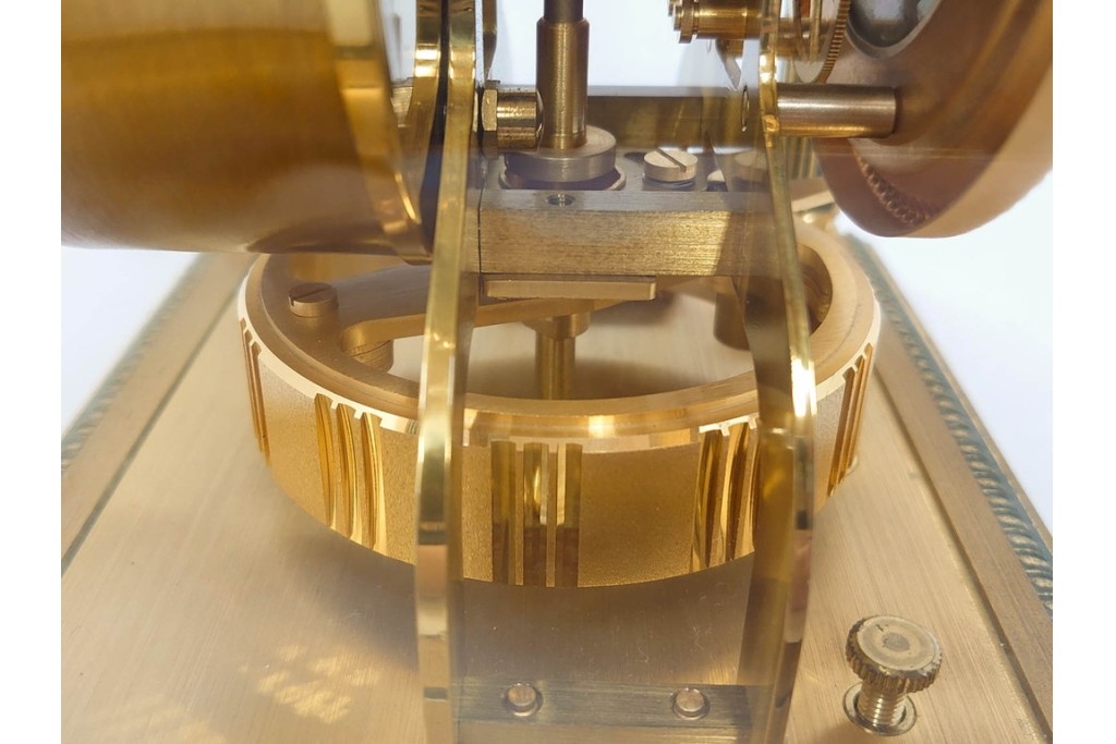 スイス　JAEGER-LECOULTRE(ジャガー・ルクルト)　ATMOS(アトモス)　格調高い佇まいの置時計　(R-087197)