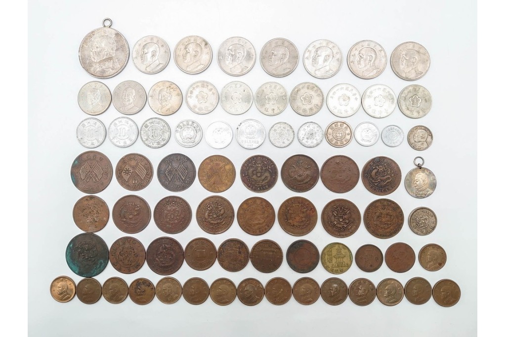 中国・韓国・満州　袁世凱(えんせいがい)の硬貨などを含む古銭74点セット　(R-087199)