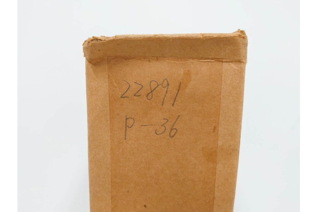 真作　イワン・フィリッポヴィチ・チトフ作　月光荘取り扱い　現代ソビエト絵画　油彩　P5号　「パンジー」　外箱付き　(R-087206)