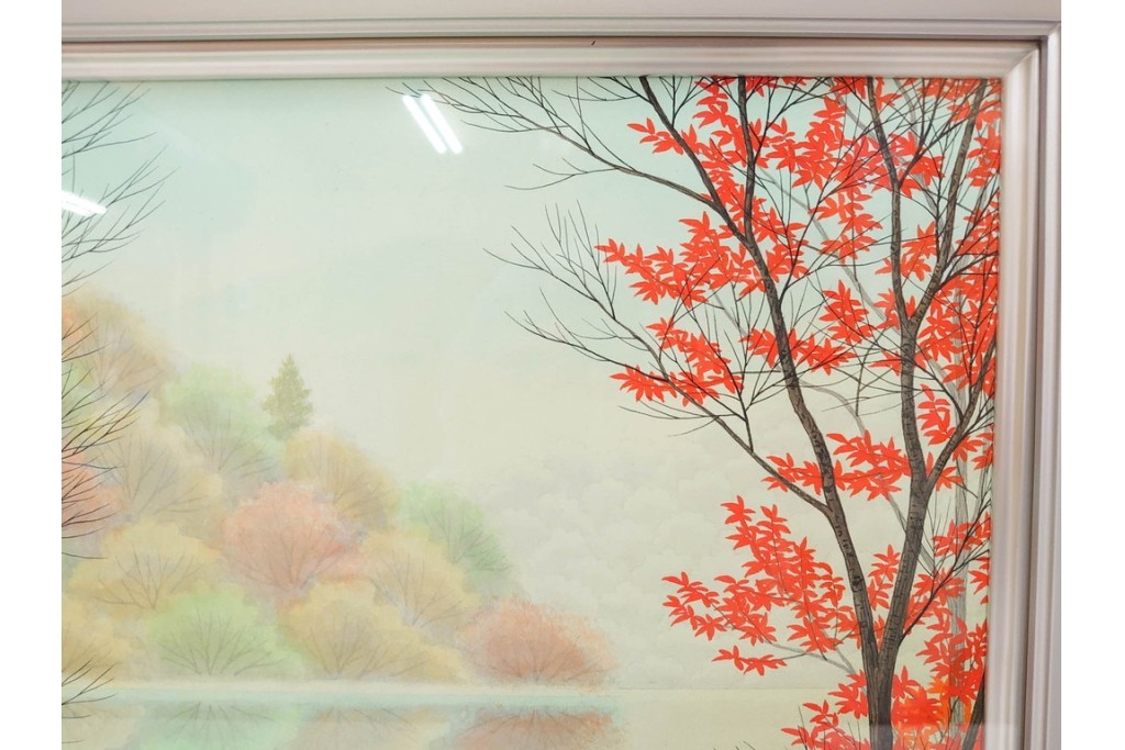 真作　中村宗弘作　日本画　「秋湖」　湖面に映る紅葉が美しい絵画　外箱付き　(R-087209)