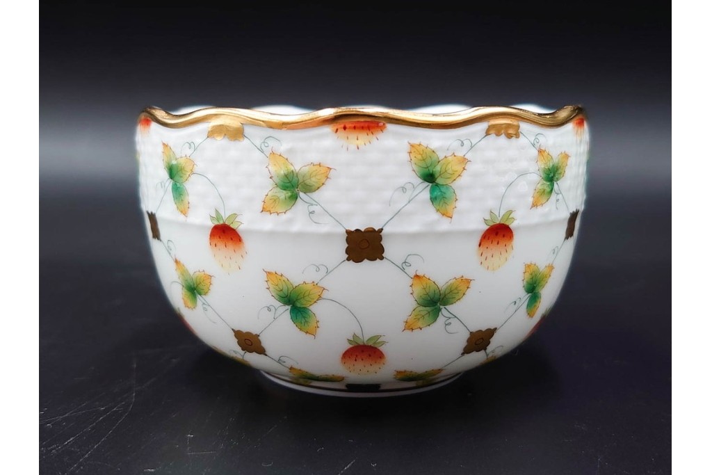 ハンガリー　ヘレンド(HEREND)　 ストロベリーコンポジション　可憐ないちご柄のカップ&ソーサー　(R-087212)