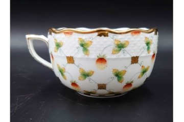 ハンガリー　ヘレンド(HEREND)　 ストロベリーコンポジション　可憐ないちご柄のカップ&ソーサー　(R-087212)