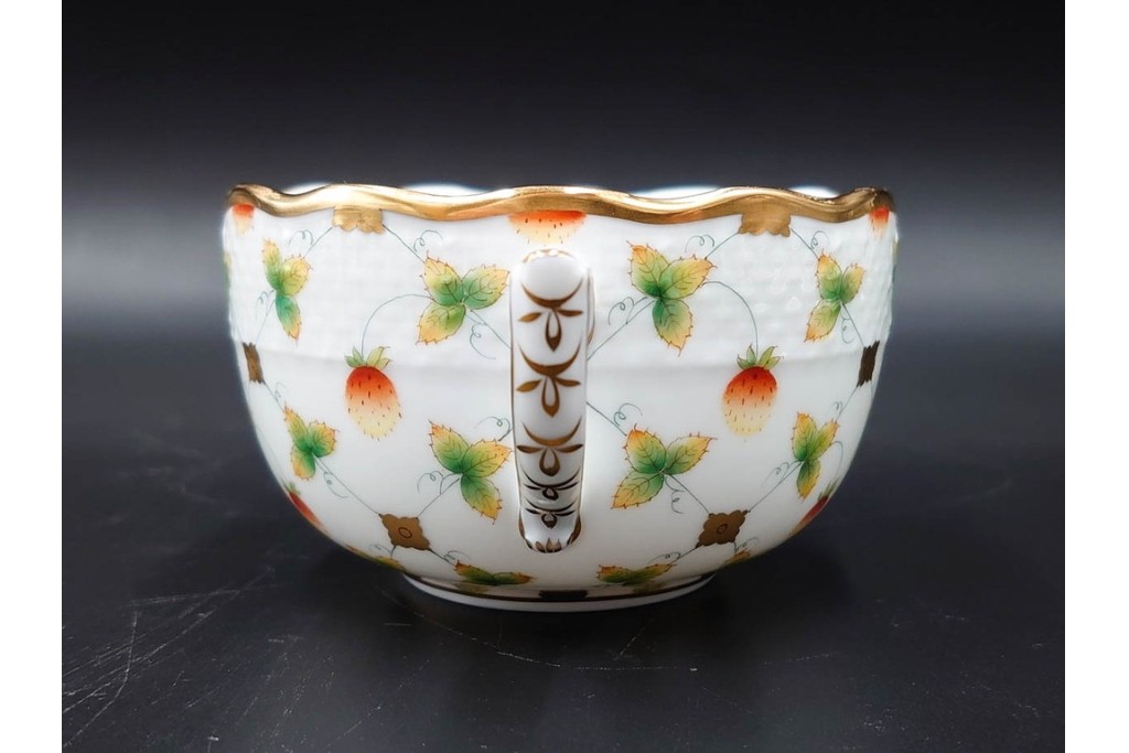 ハンガリー　ヘレンド(HEREND)　 ストロベリーコンポジション　可憐ないちご柄のカップ&ソーサー　(R-087212)