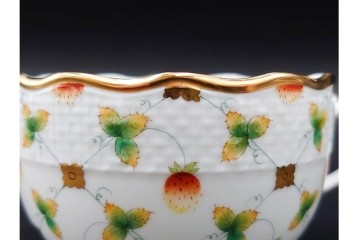 ハンガリー　ヘレンド(HEREND)　 ストロベリーコンポジション　可憐ないちご柄のカップ&ソーサー　(R-087212)