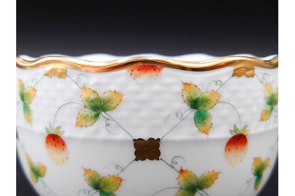 ハンガリー　ヘレンド(HEREND)　 ストロベリーコンポジション　可憐ないちご柄のカップ&ソーサー　(R-087212)