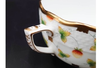 ハンガリー　ヘレンド(HEREND)　 ストロベリーコンポジション　可憐ないちご柄のカップ&ソーサー　(R-087212)