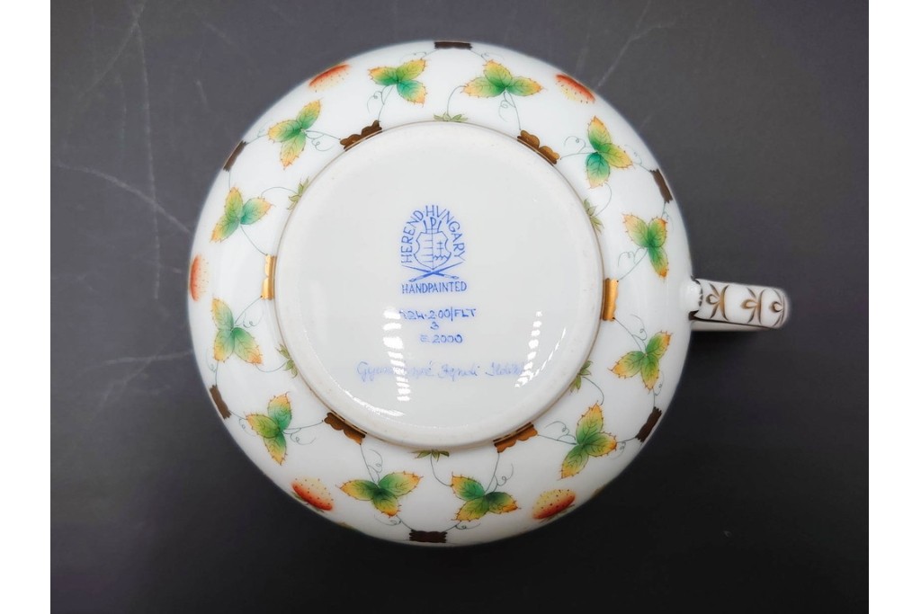 ハンガリー　ヘレンド(HEREND)　 ストロベリーコンポジション　可憐ないちご柄のカップ&ソーサー　(R-087212)