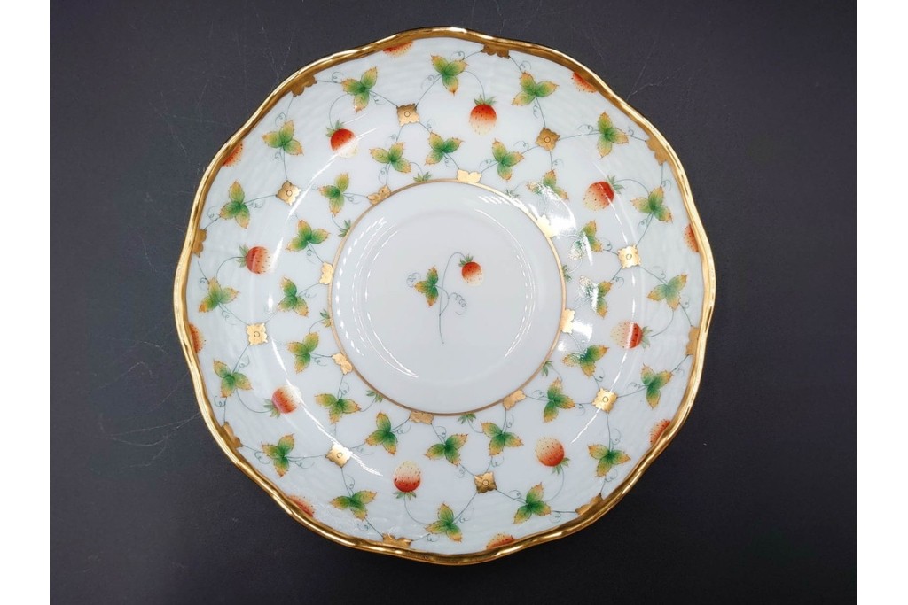 ハンガリー　ヘレンド(HEREND)　 ストロベリーコンポジション　可憐ないちご柄のカップ&ソーサー　(R-087212)