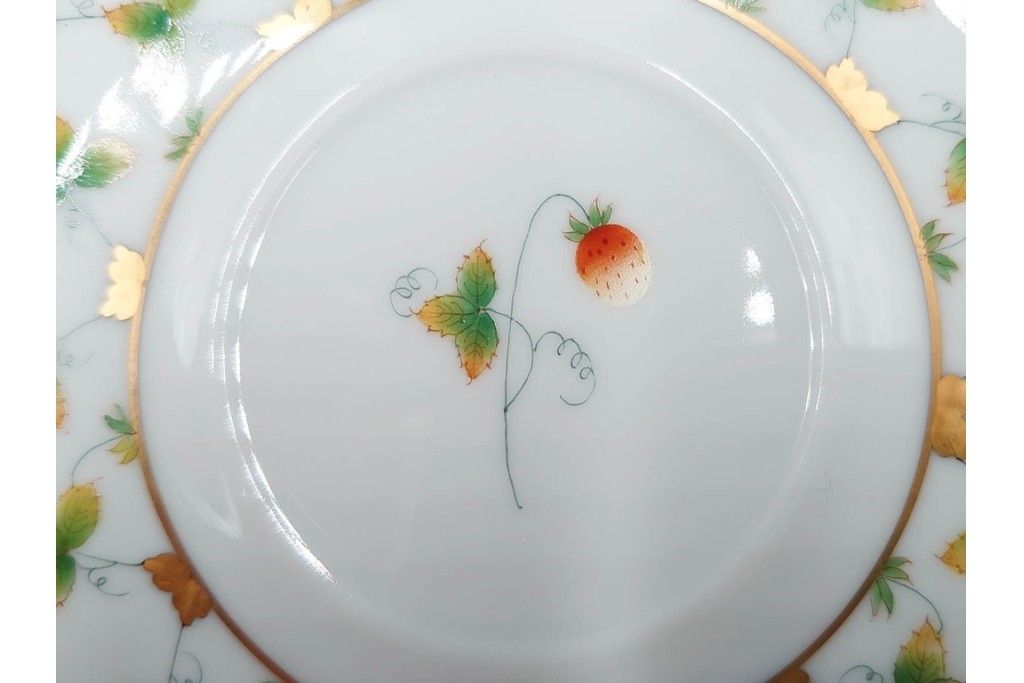 ハンガリー　ヘレンド(HEREND)　 ストロベリーコンポジション　可憐ないちご柄のカップ&ソーサー　(R-087212)