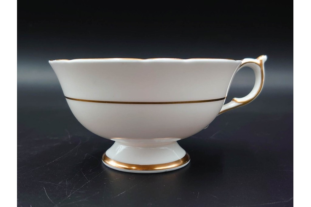 イギリス製　PARAGON(パラゴン)　ピンク　オーキッド(蘭)柄が上品なカップ&ソーサー　(R-087213)