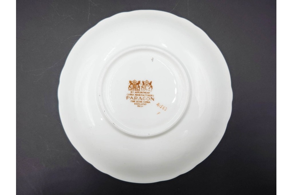 イギリス製　PARAGON(パラゴン)　ピンク　オーキッド(蘭)柄が上品なカップ&ソーサー　(R-087213)