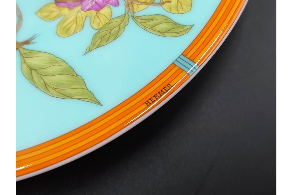 フランス　HERMES(エルメス)　シエスタアイランドシリーズ　彩り豊かな意匠が美しいマグカップ&プレート　(R-087215)