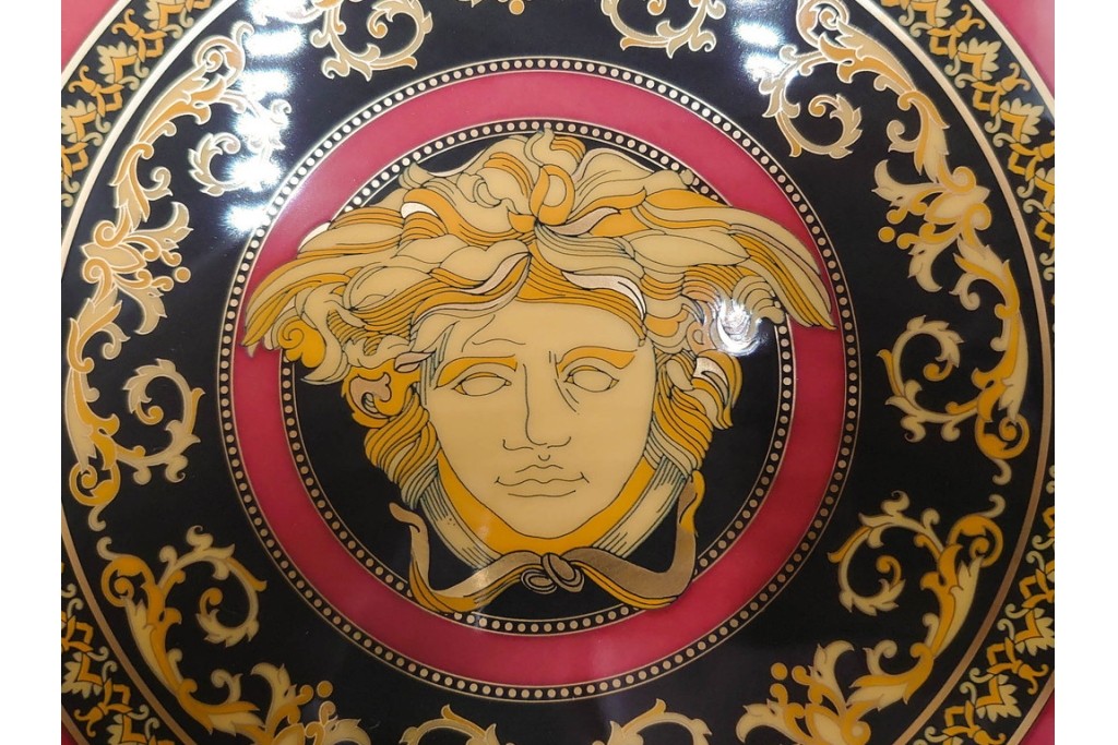 イタリア　VERSACE(ヴェルサーチェ)　Rosenthal(ローゼンタール)　メデューサモチーフのカップ&ソーサー(ロー)・プレートセット　(R-087217)