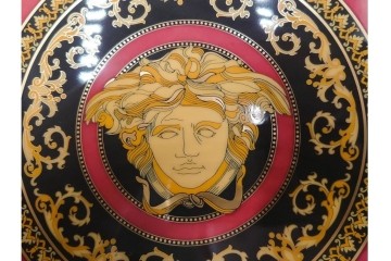 イタリア　VERSACE(ヴェルサーチェ)　Rosenthal(ローゼンタール)　メデューサモチーフのカップ&ソーサー(ロー)・プレートセット　(R-087217)