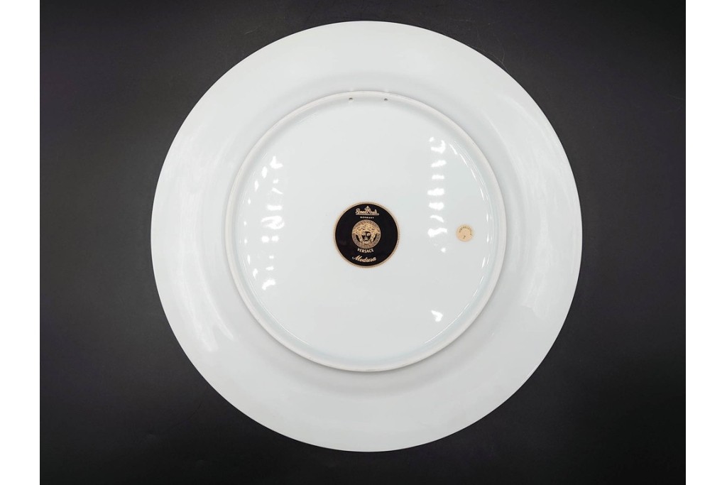 イタリア　VERSACE(ヴェルサーチェ)　Rosenthal(ローゼンタール)　メデューサモチーフのカップ&ソーサー(ロー)・プレートセット　(R-087217)