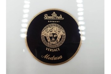 イタリア　VERSACE(ヴェルサーチェ)　Rosenthal(ローゼンタール)　メデューサモチーフのカップ&ソーサー(ロー)・プレートセット　(R-087217)