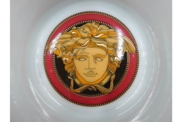 イタリア　VERSACE(ヴェルサーチェ)　Rosenthal(ローゼンタール)　メデューサモチーフのカップ&ソーサー(ロー)・プレートセット　(R-087217)