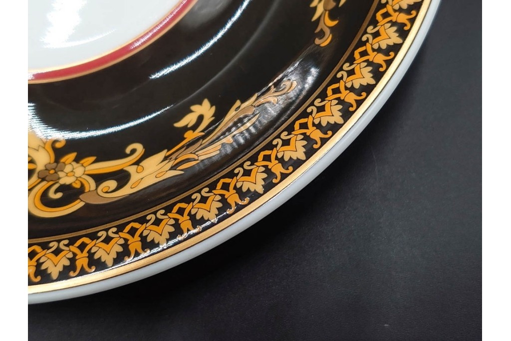 イタリア　VERSACE(ヴェルサーチェ)　Rosenthal(ローゼンタール)　メデューサモチーフのカップ&ソーサー(ロー)・プレートセット　(R-087217)