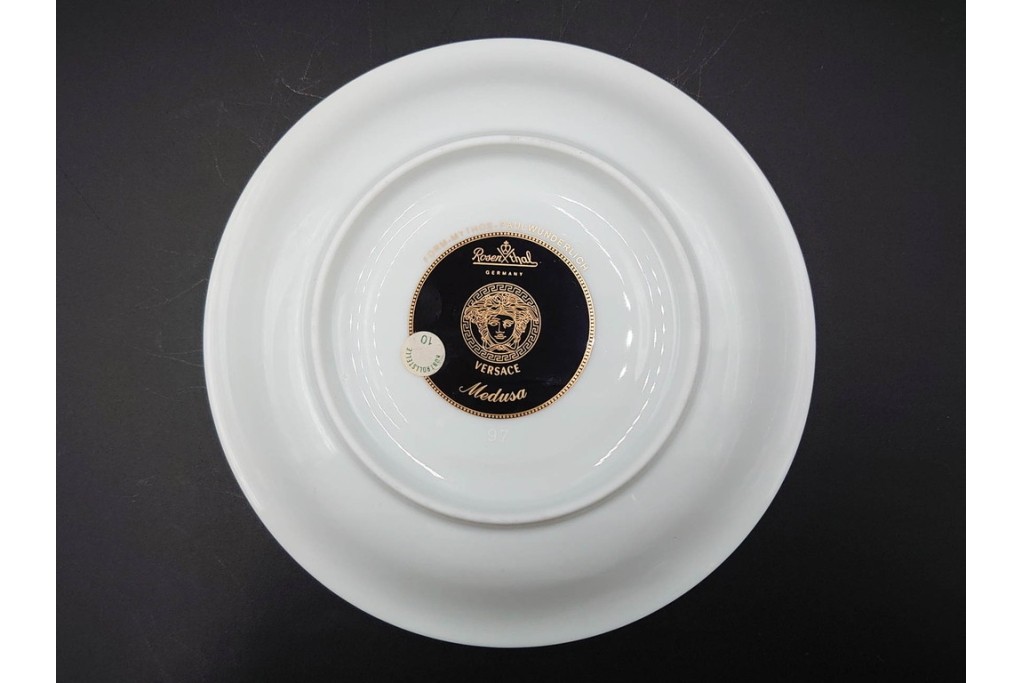イタリア　VERSACE(ヴェルサーチェ)　Rosenthal(ローゼンタール)　メデューサモチーフのカップ&ソーサー(ロー)・プレートセット　(R-087217)