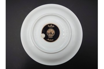 イタリア　VERSACE(ヴェルサーチェ)　Rosenthal(ローゼンタール)　メデューサモチーフのカップ&ソーサー(ロー)・プレートセット　(R-087217)