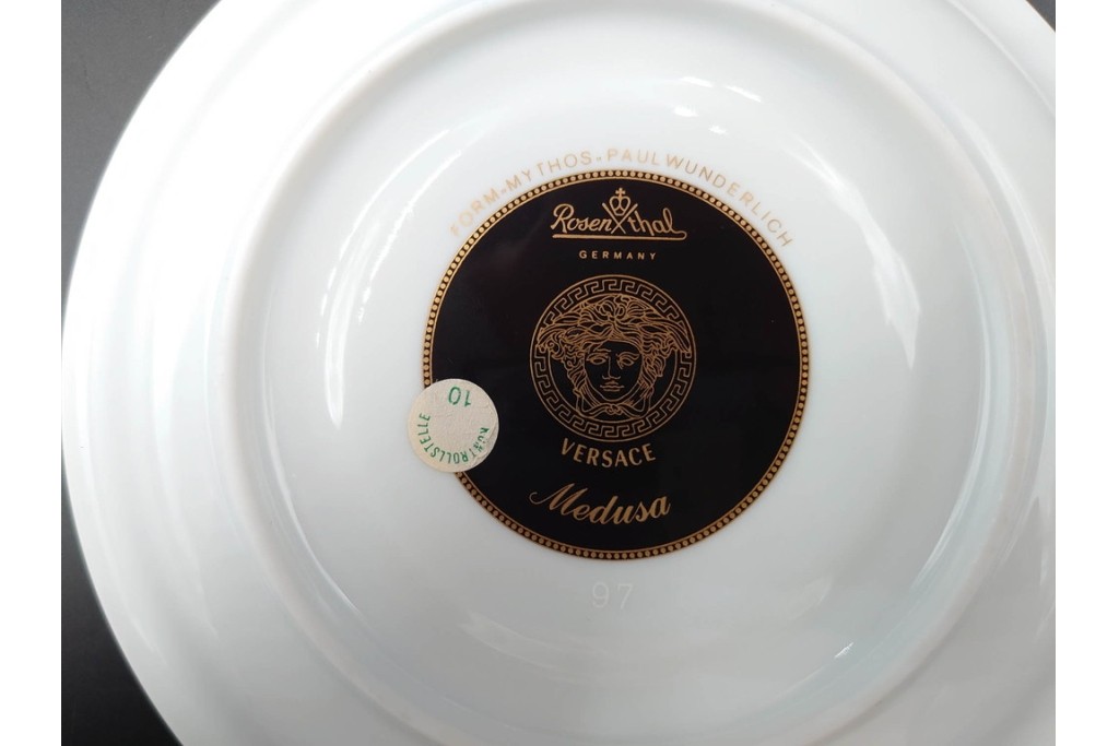 イタリア　VERSACE(ヴェルサーチェ)　Rosenthal(ローゼンタール)　メデューサモチーフのカップ&ソーサー(ロー)・プレートセット　(R-087217)