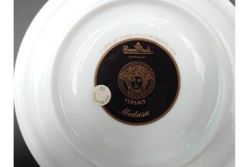イタリア　VERSACE(ヴェルサーチェ)　Rosenthal(ローゼンタール)　メデューサモチーフのカップ&ソーサー(ロー)・プレートセット　(R-087217)