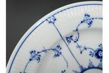 デンマーク製　ROYAL COPENHAGEN(ロイヤルコペンハーゲン)　ブルーフルーテッド プレイン　直径約25cm　上品なプレート2点セット　(R-087218)