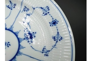 デンマーク製　ROYAL COPENHAGEN(ロイヤルコペンハーゲン)　ブルーフルーテッド プレイン　直径約25cm　上品なプレート2点セット　(R-087218)