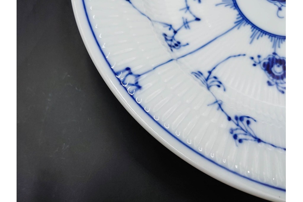 デンマーク製　ROYAL COPENHAGEN(ロイヤルコペンハーゲン)　ブルーフルーテッド プレイン　直径約25cm　上品なプレート2点セット　(R-087218)