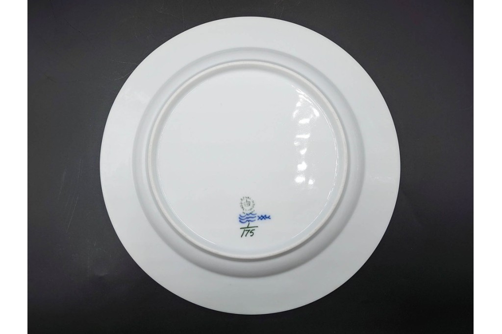 デンマーク製　ROYAL COPENHAGEN(ロイヤルコペンハーゲン)　ブルーフルーテッド プレイン　直径約25cm　上品なプレート2点セット　(R-087218)