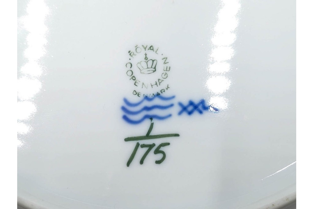 デンマーク製　ROYAL COPENHAGEN(ロイヤルコペンハーゲン)　ブルーフルーテッド プレイン　直径約25cm　上品なプレート2点セット　(R-087218)